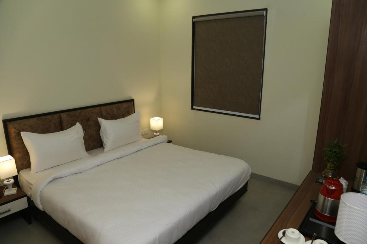 Vijay Vilas Hotel & Convention Hall Агра Экстерьер фото