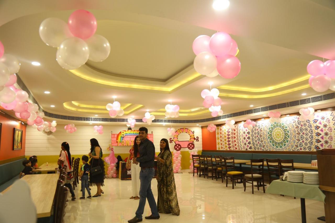 Vijay Vilas Hotel & Convention Hall Агра Экстерьер фото