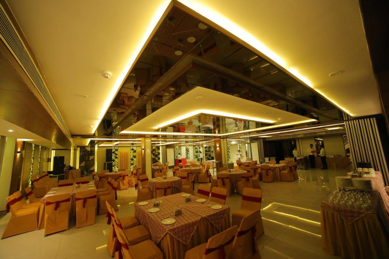 Vijay Vilas Hotel & Convention Hall Агра Экстерьер фото
